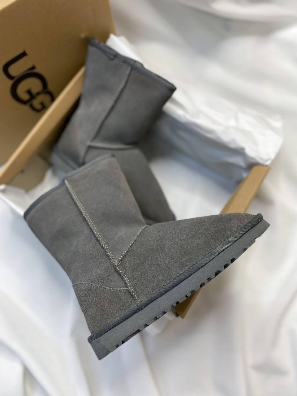 UGG Classic Short Gray