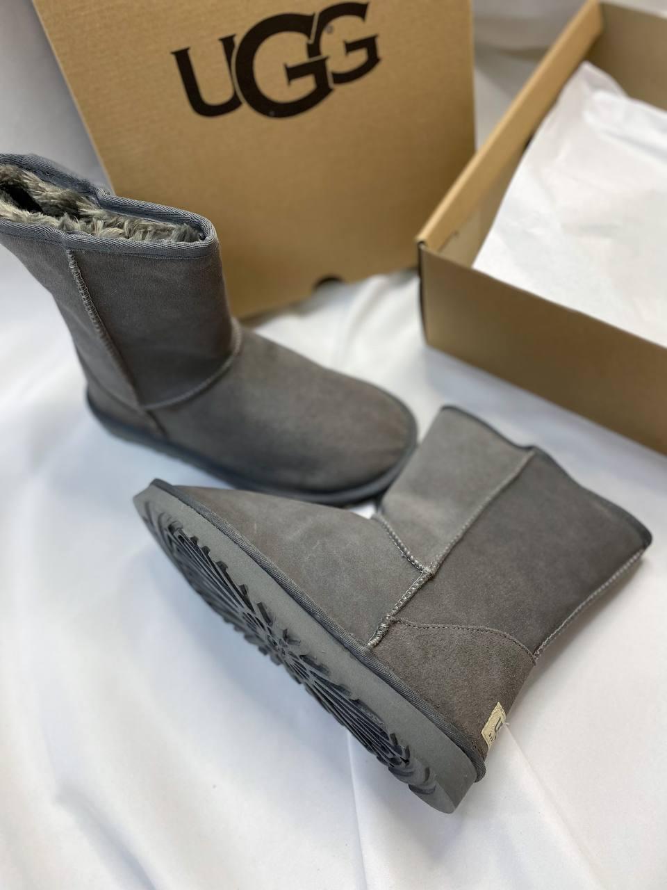 UGG Classic Short Gray