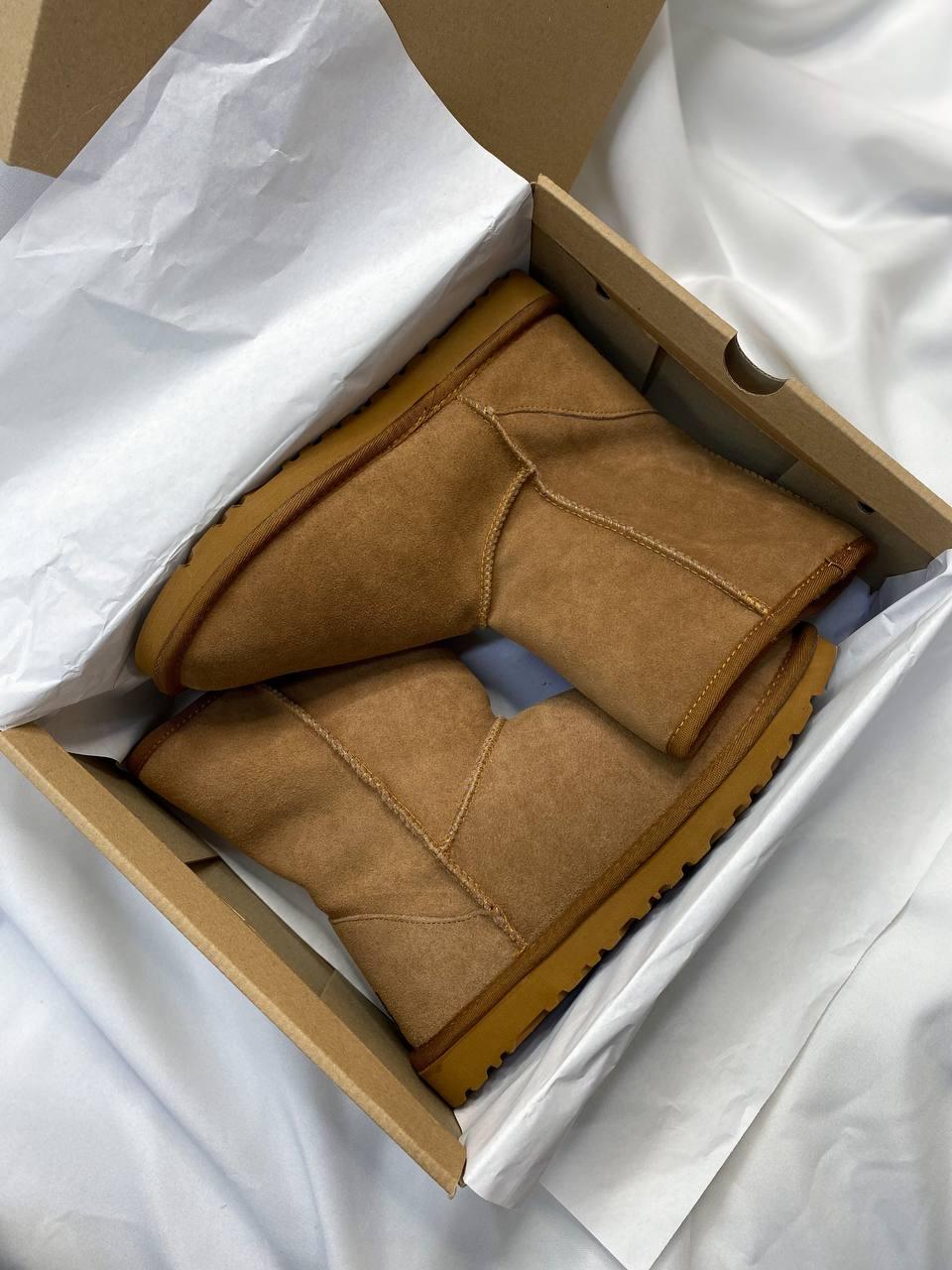 UGG Classic Short Light Brown