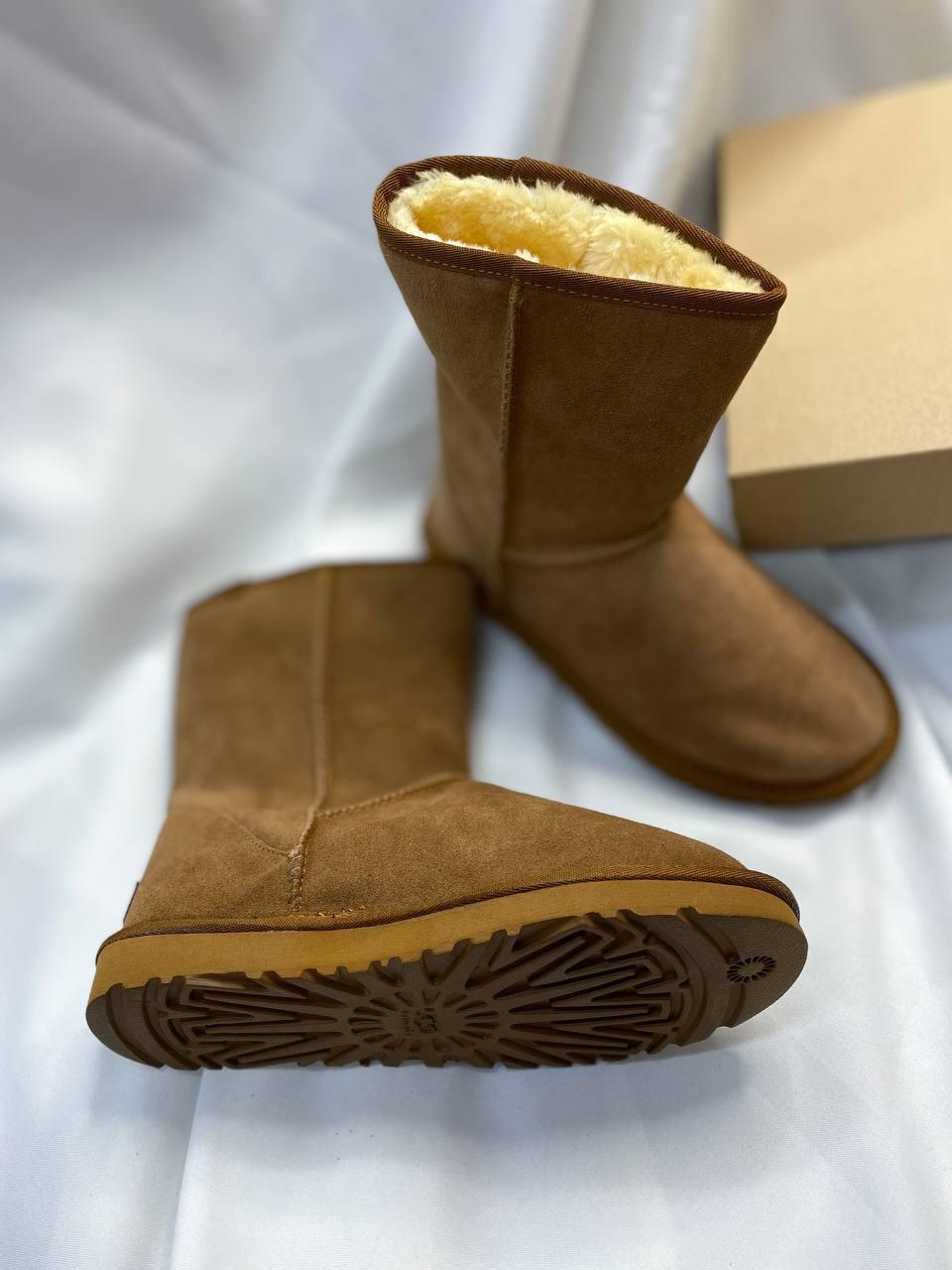 UGG Classic Short Light Brown