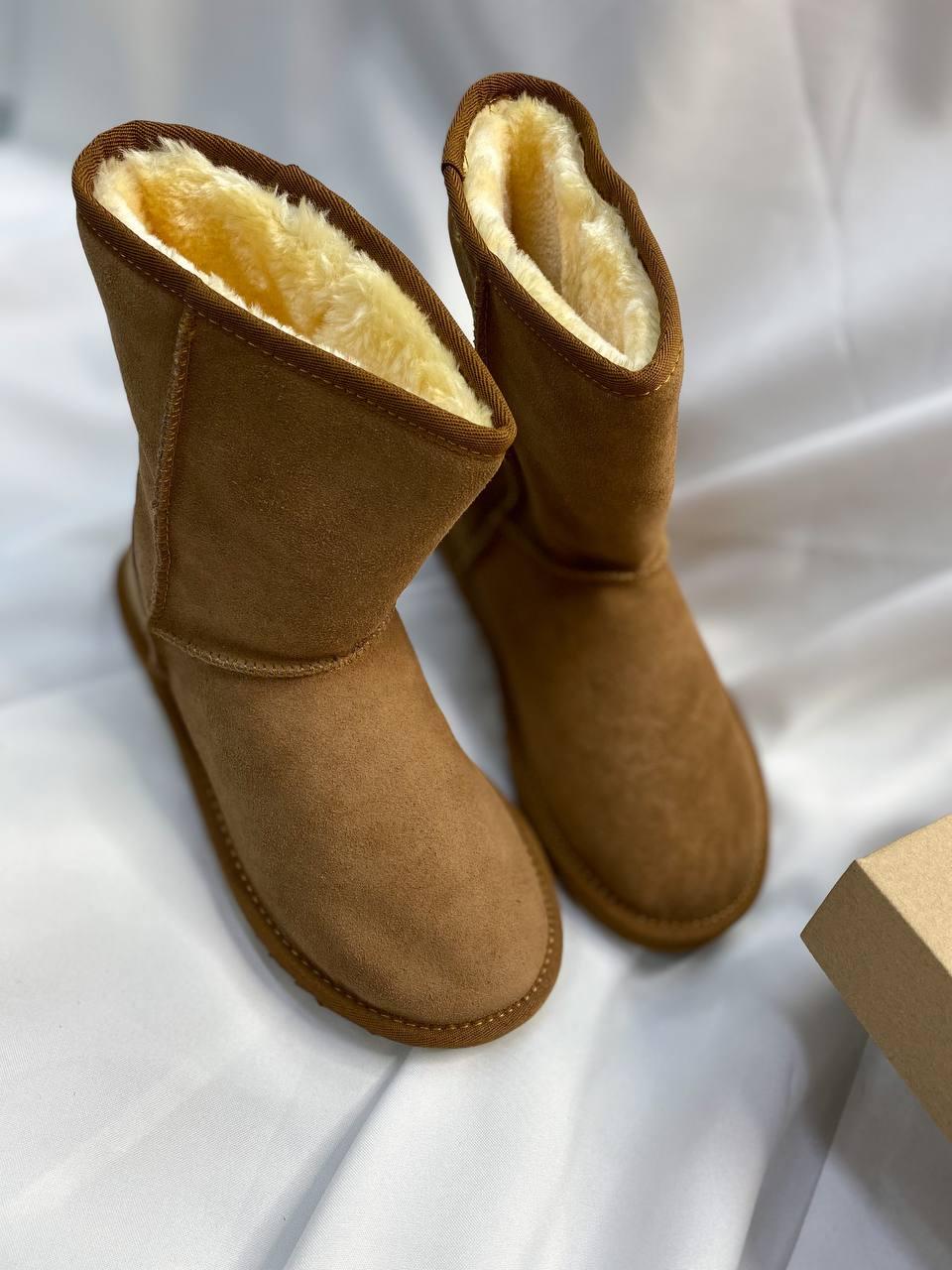 UGG Classic Short Light Brown