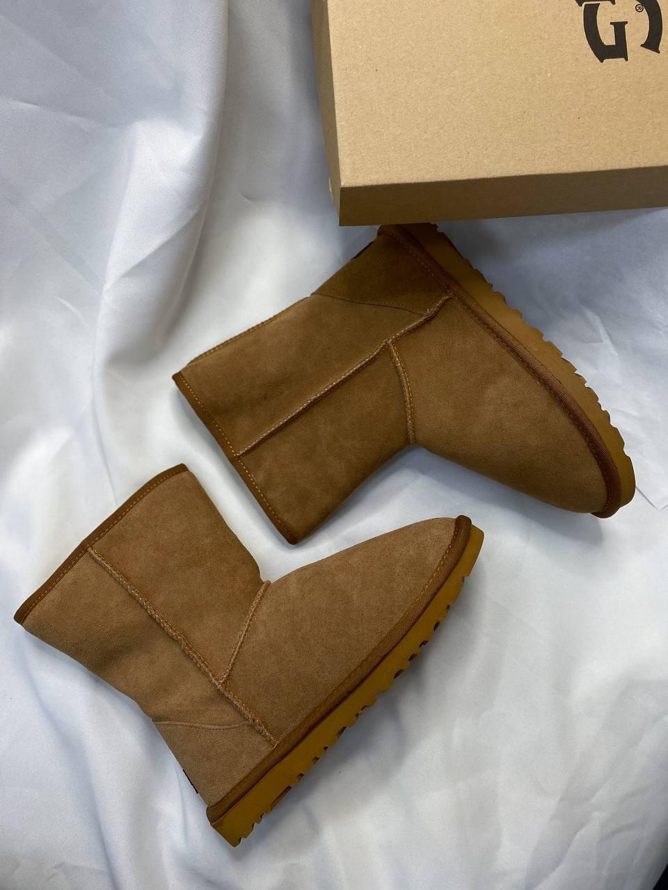 UGG Classic Short Light Brown