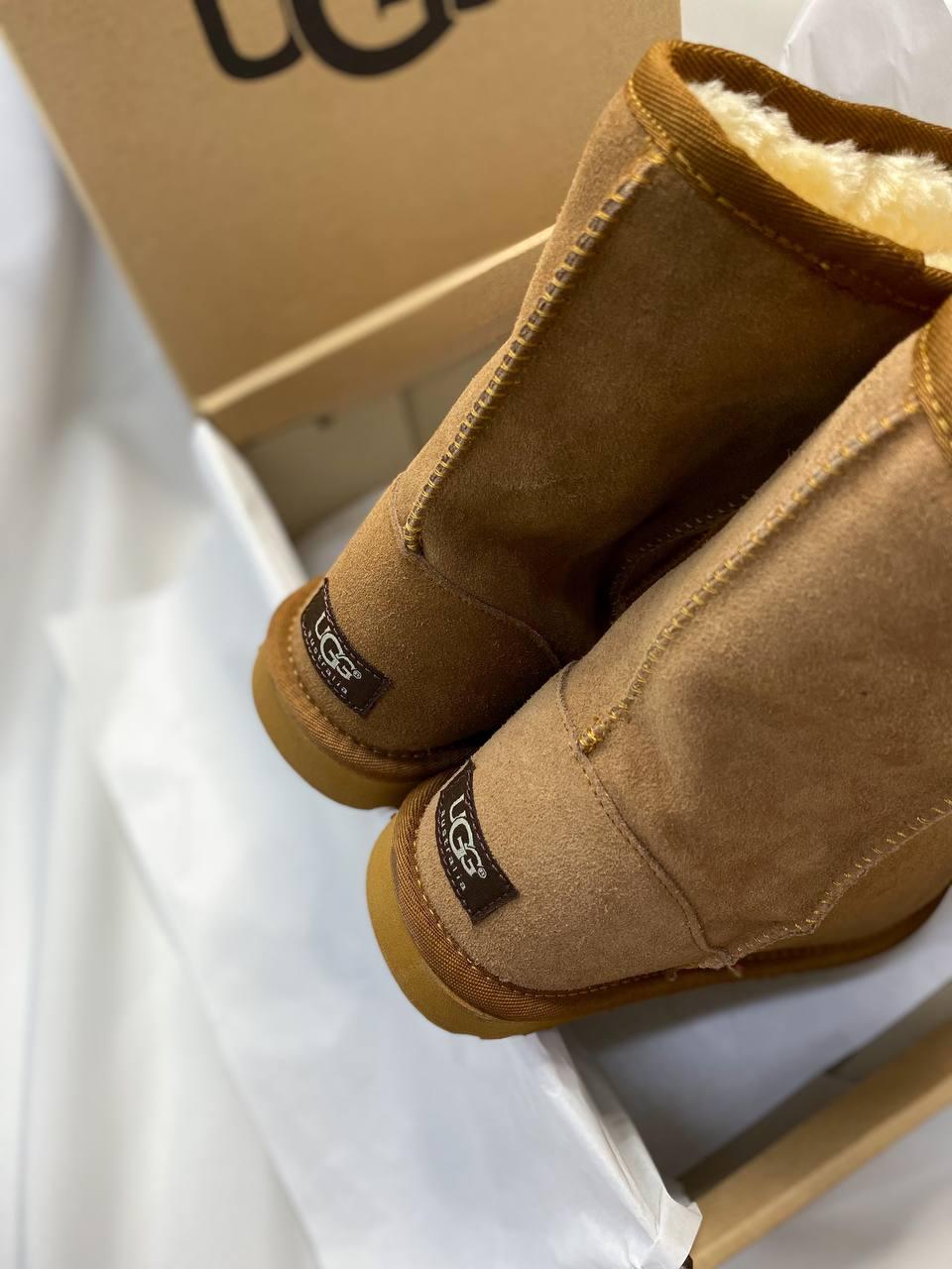 UGG Classic Short Light Brown
