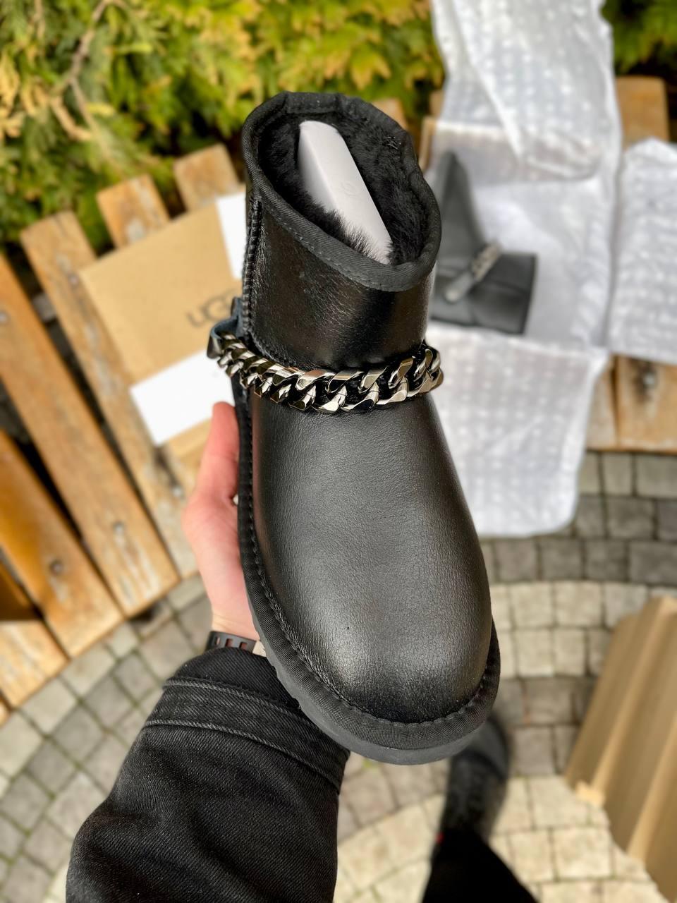 Ugg Mini Chain Black Leather