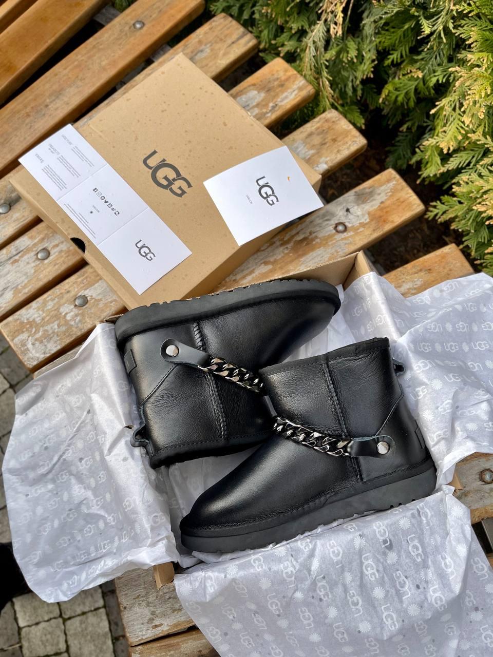 Ugg Mini Chain Black Leather