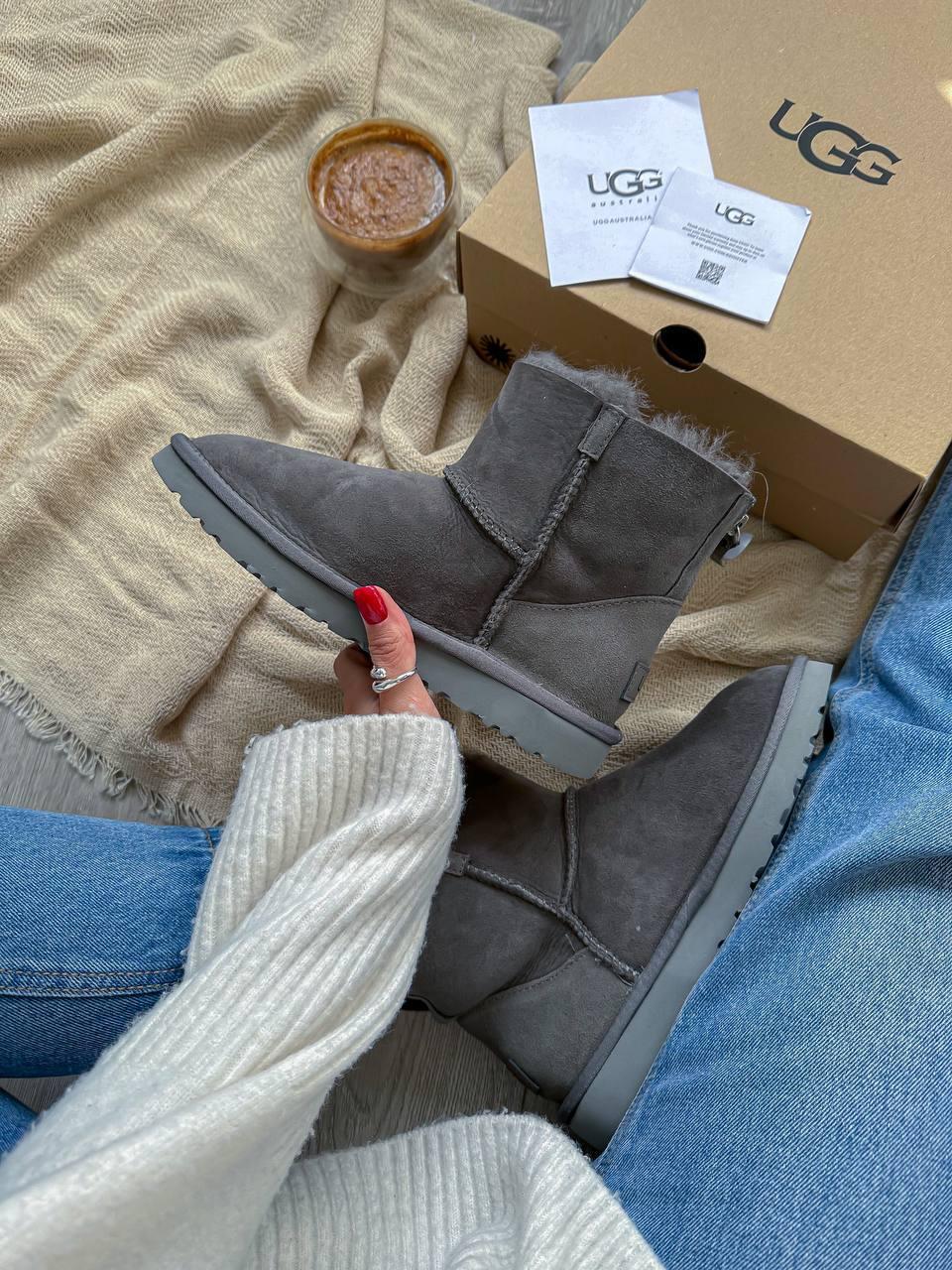 UGG Short ZIP Grey