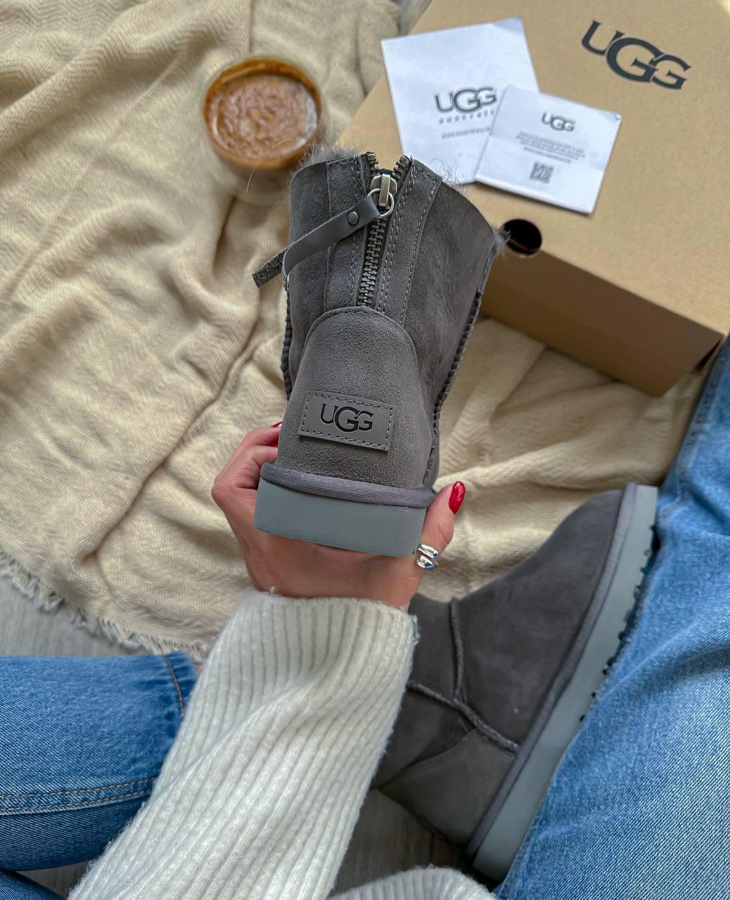 UGG Short ZIP Grey