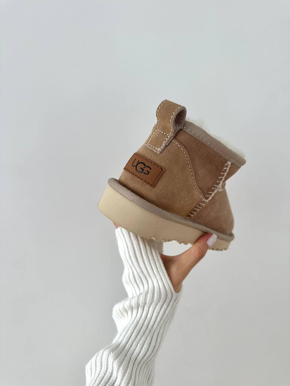 Ugg Ultra Mini Sand Suede v2