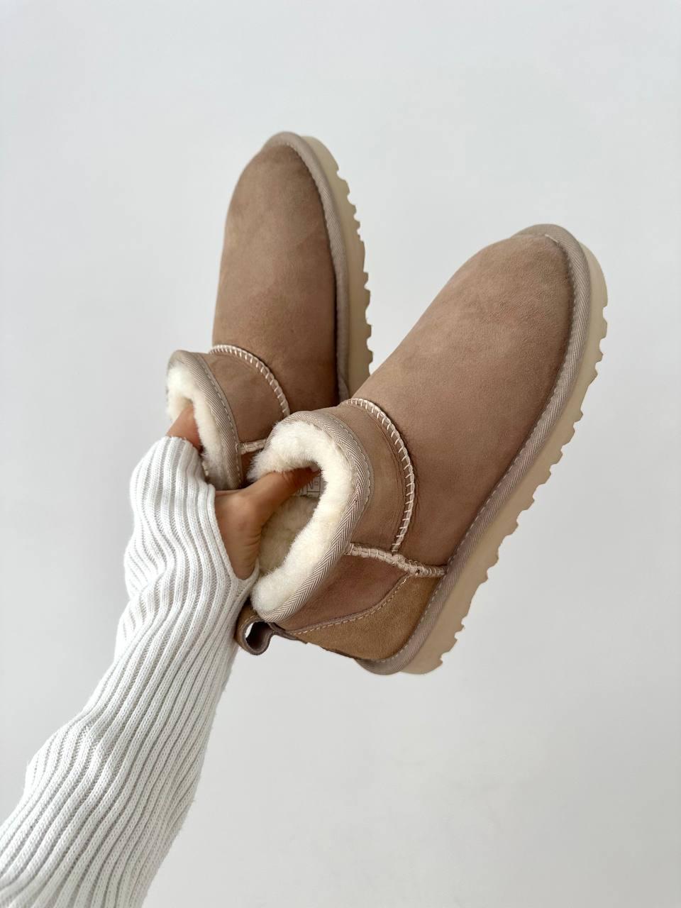 Ugg Ultra Mini Sand Suede v2
