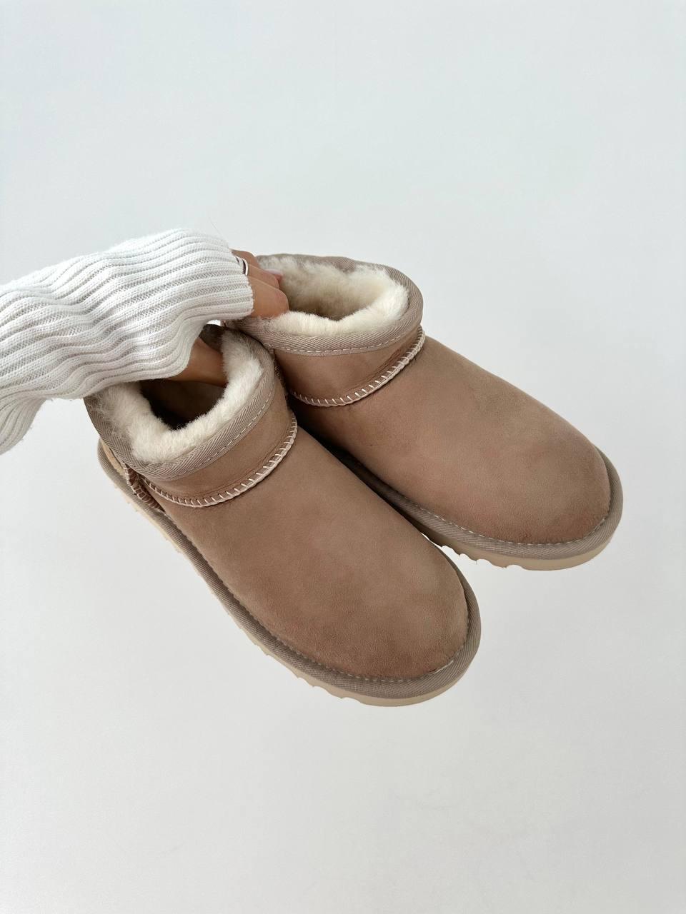 Ugg Ultra Mini Sand Suede v2