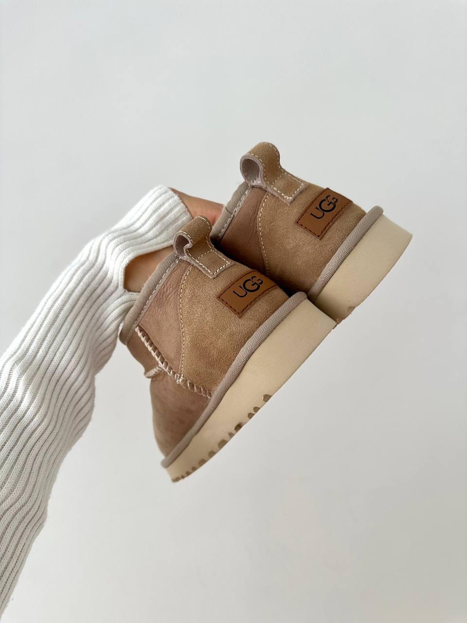 Ugg Ultra Mini Sand Suede v2