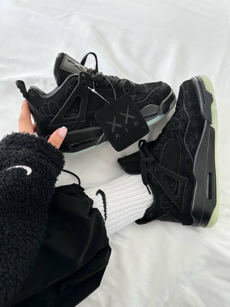 Nike Air JORDAN 4 x Kaws Black