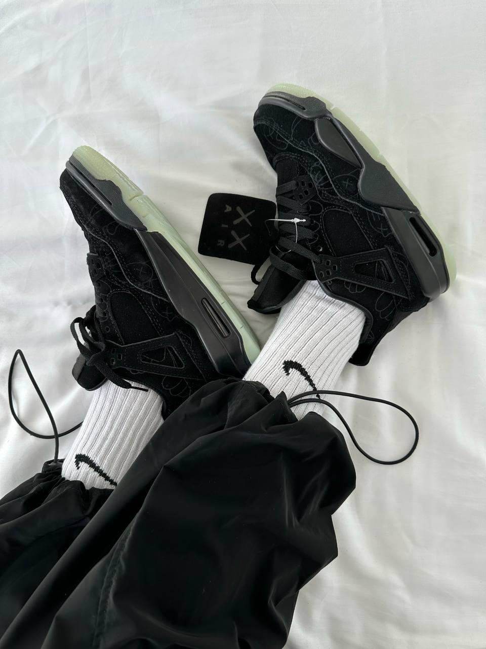 Nike Air JORDAN 4 x Kaws Black