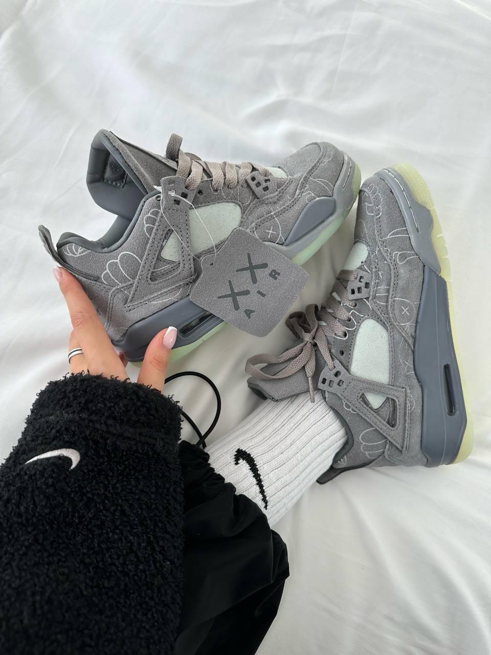 Nike Air JORDAN 4 x Kaws Grey