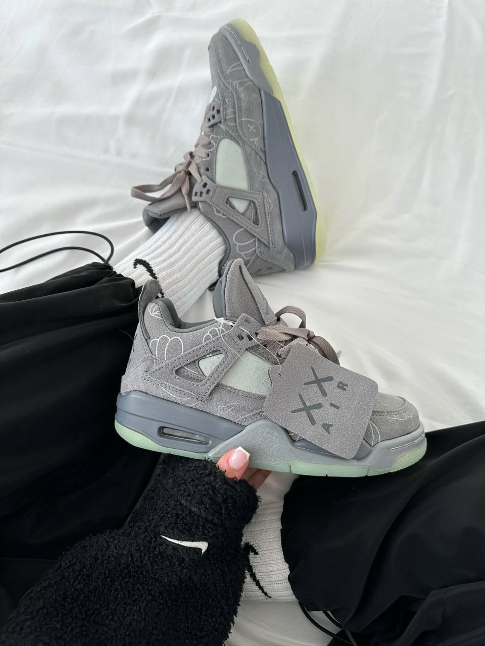 Nike Air JORDAN 4 x Kaws Grey