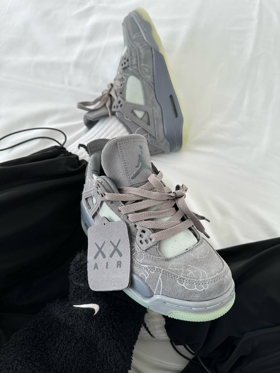 Nike Air JORDAN 4 x Kaws Grey