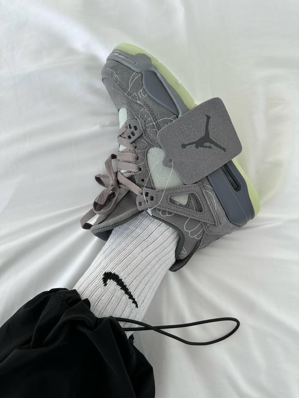Nike Air JORDAN 4 x Kaws Grey