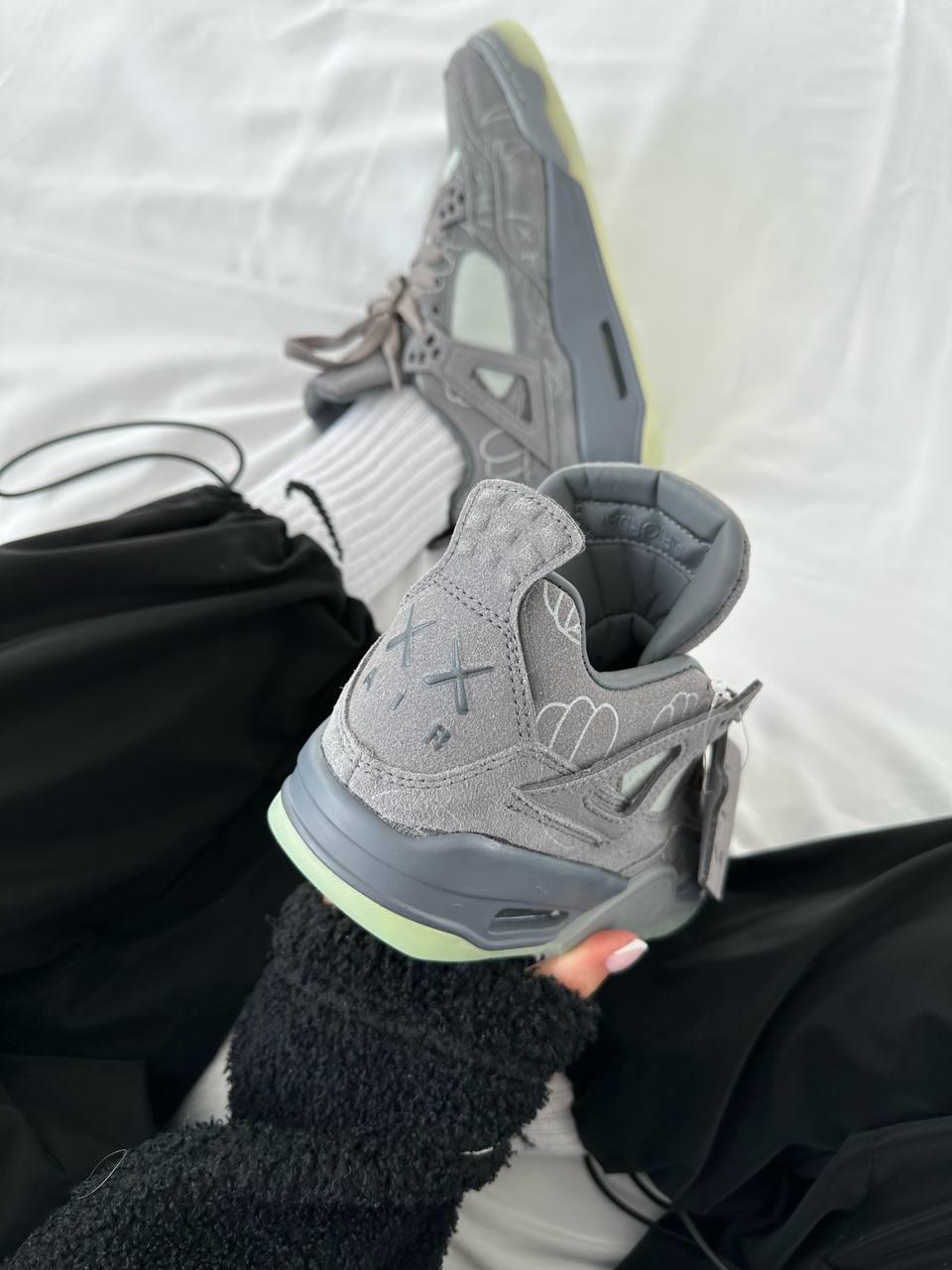 Nike Air JORDAN 4 x Kaws Grey