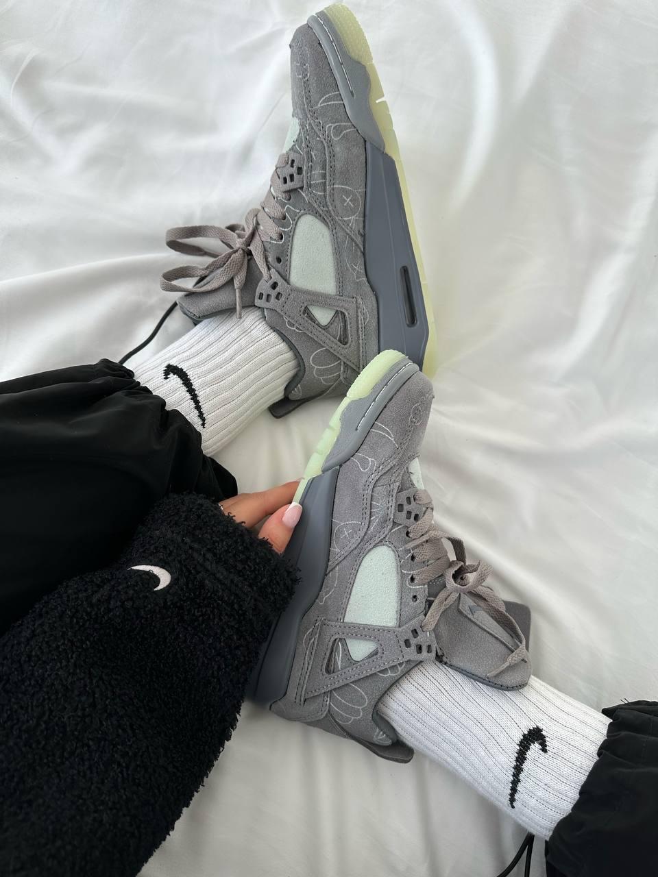 Nike Air JORDAN 4 x Kaws Grey
