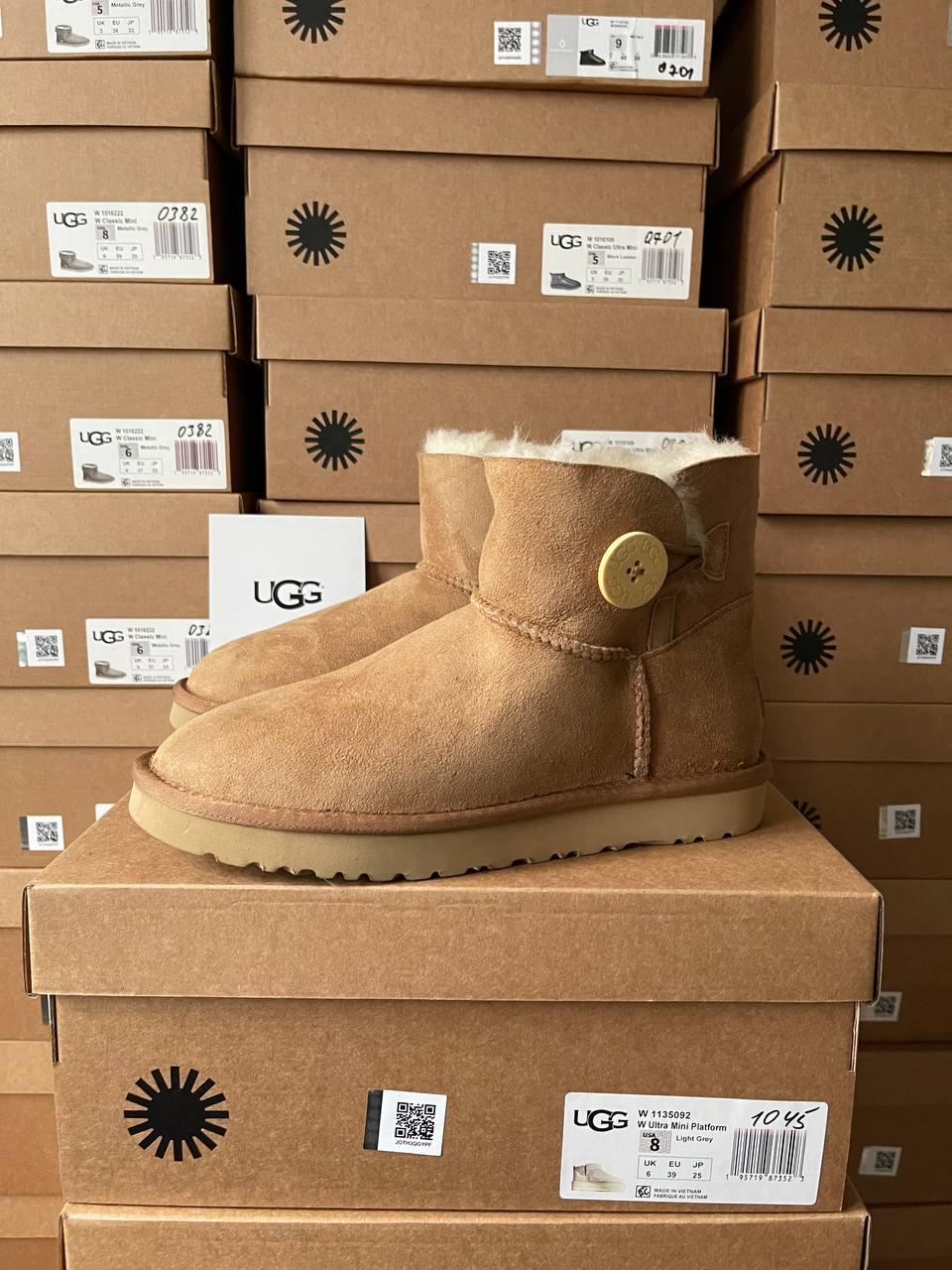 Ugg Mini Bailey Button Chestnut