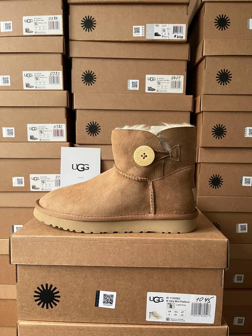 Ugg Mini Bailey Button Chestnut