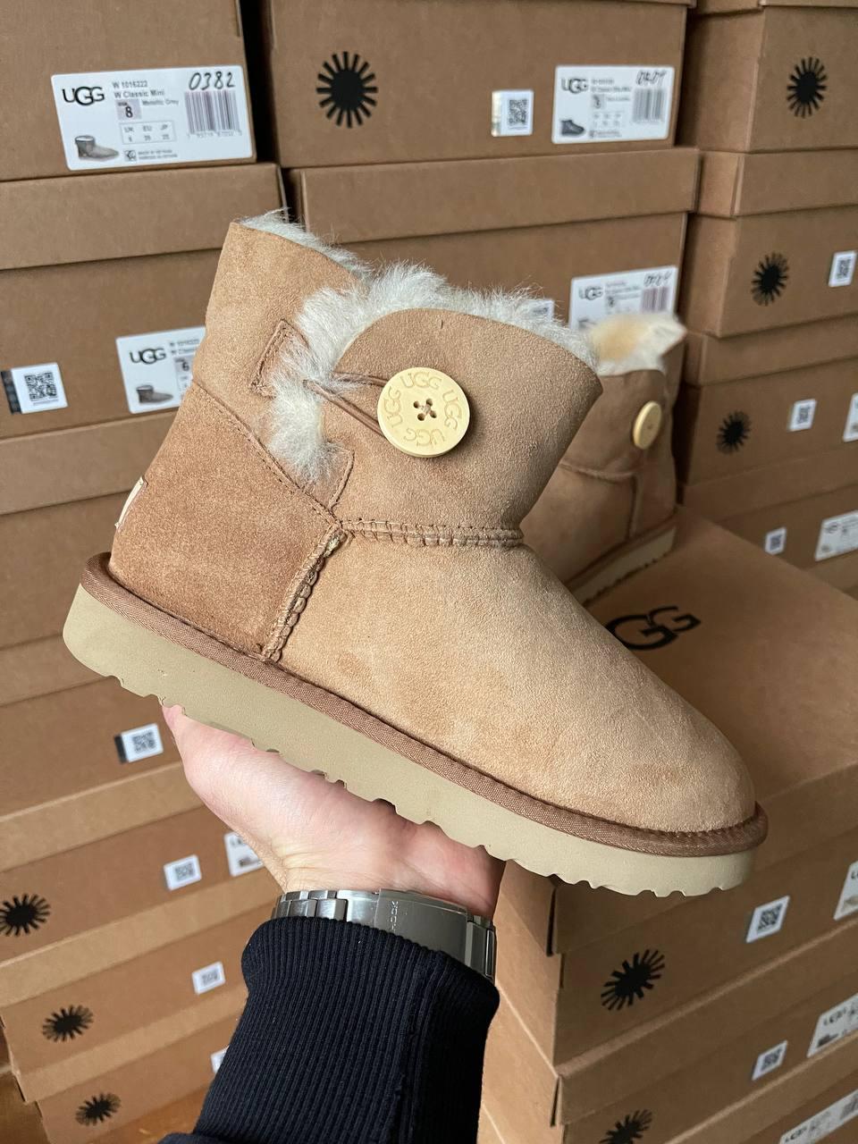 Ugg Mini Bailey Button Chestnut