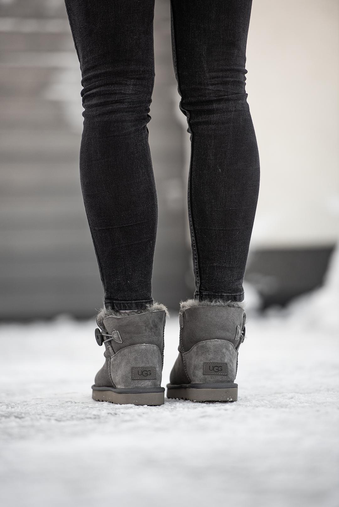 Ugg Mini Bailey Button Grey v2