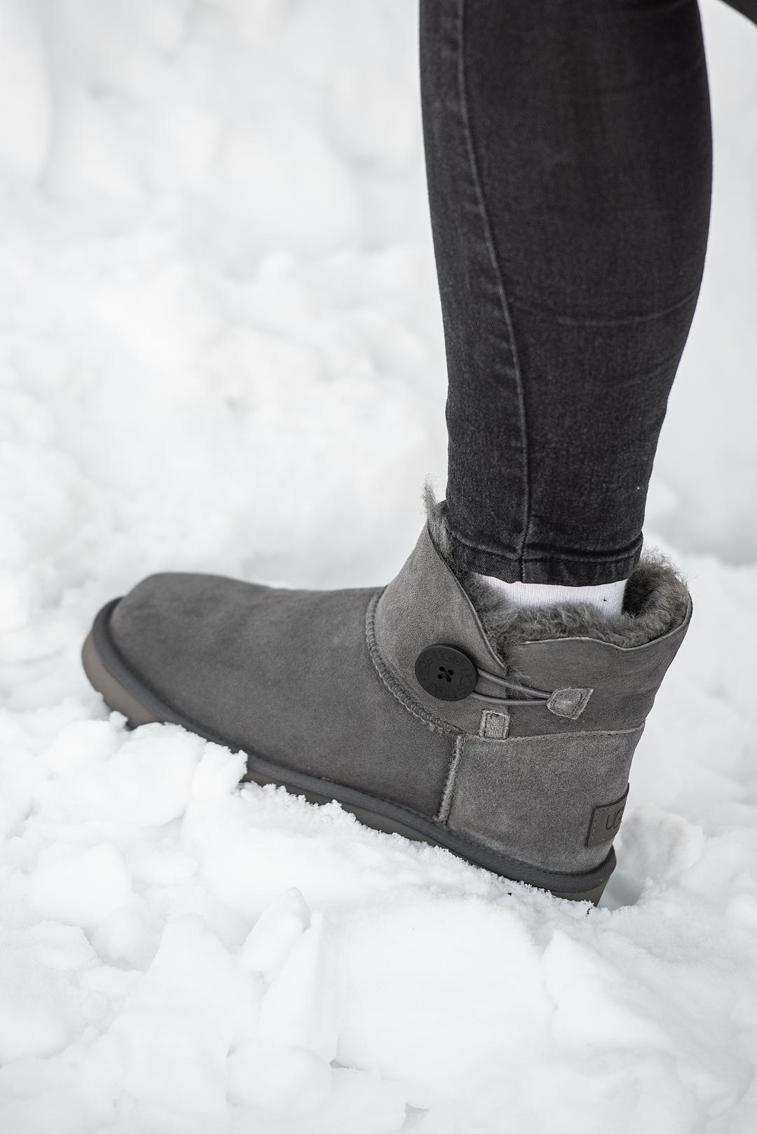 Ugg Mini Bailey Button Grey v2