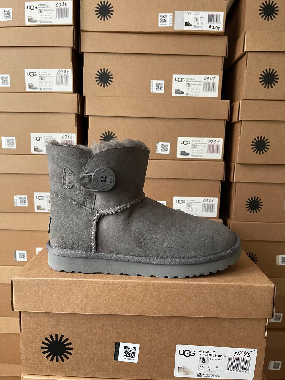Ugg Mini Bailey Button Grey v2
