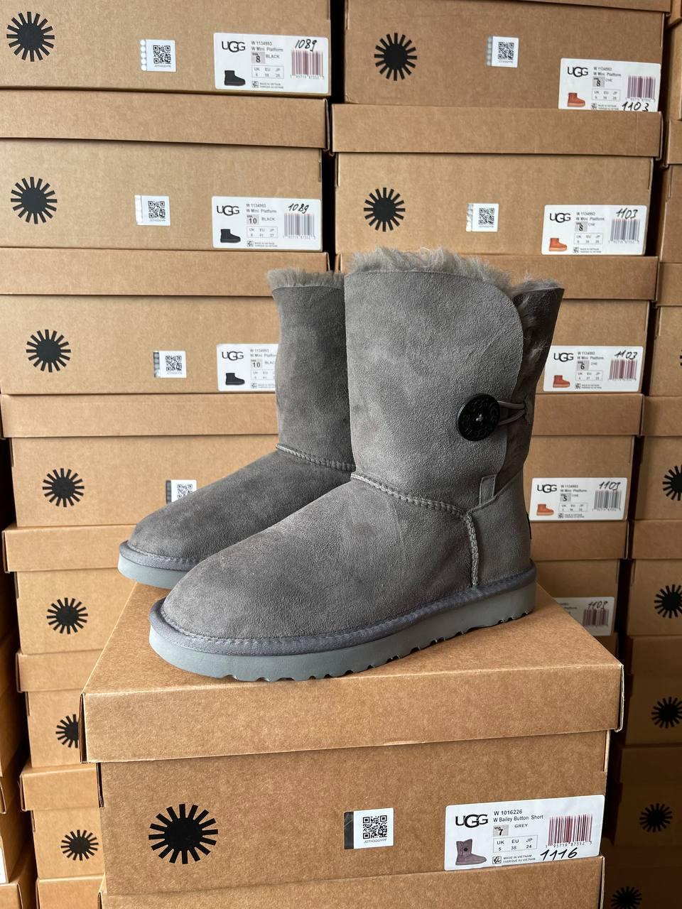 Ugg Short Bailey Button Grey