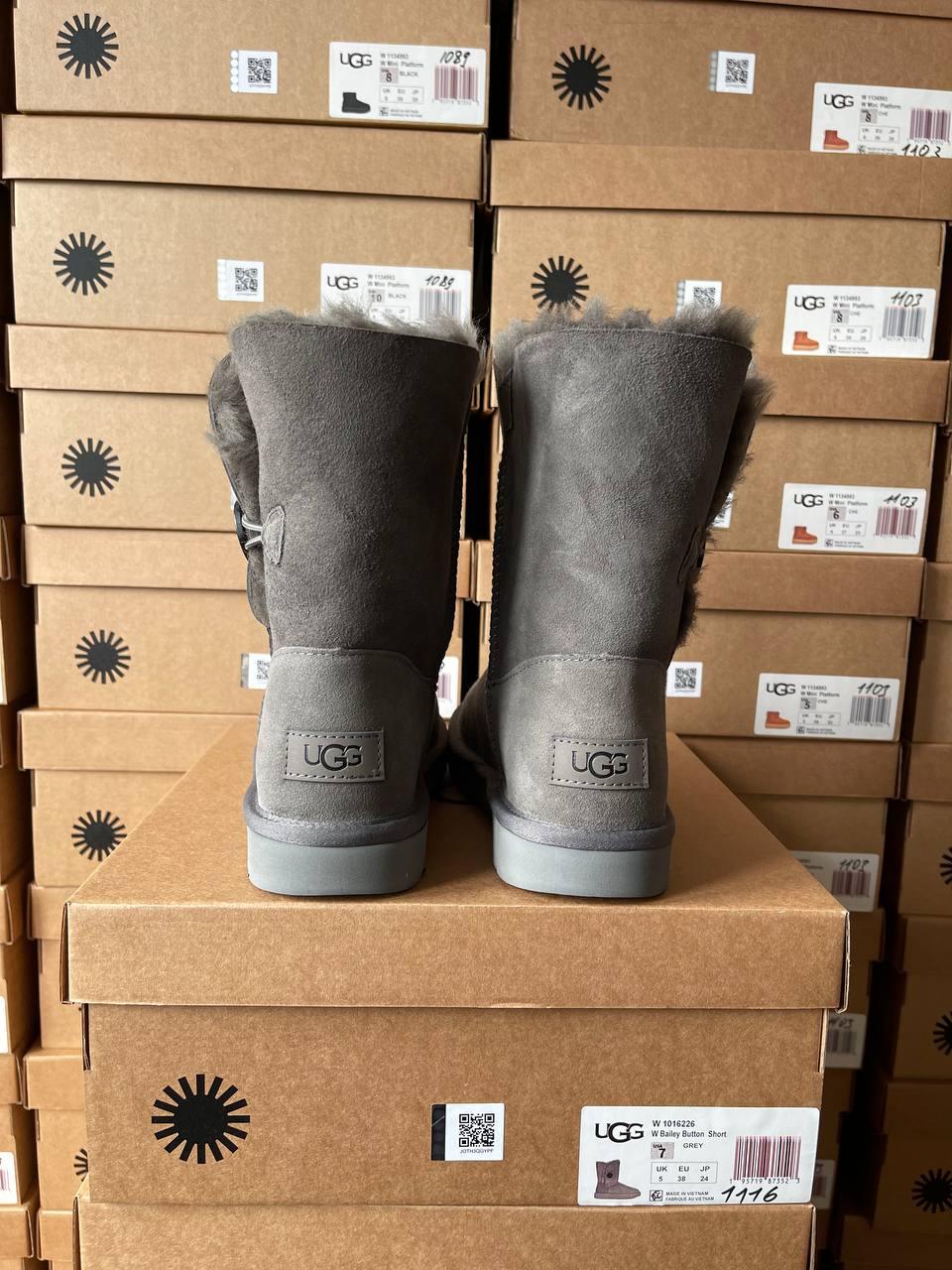 Ugg Short Bailey Button Grey