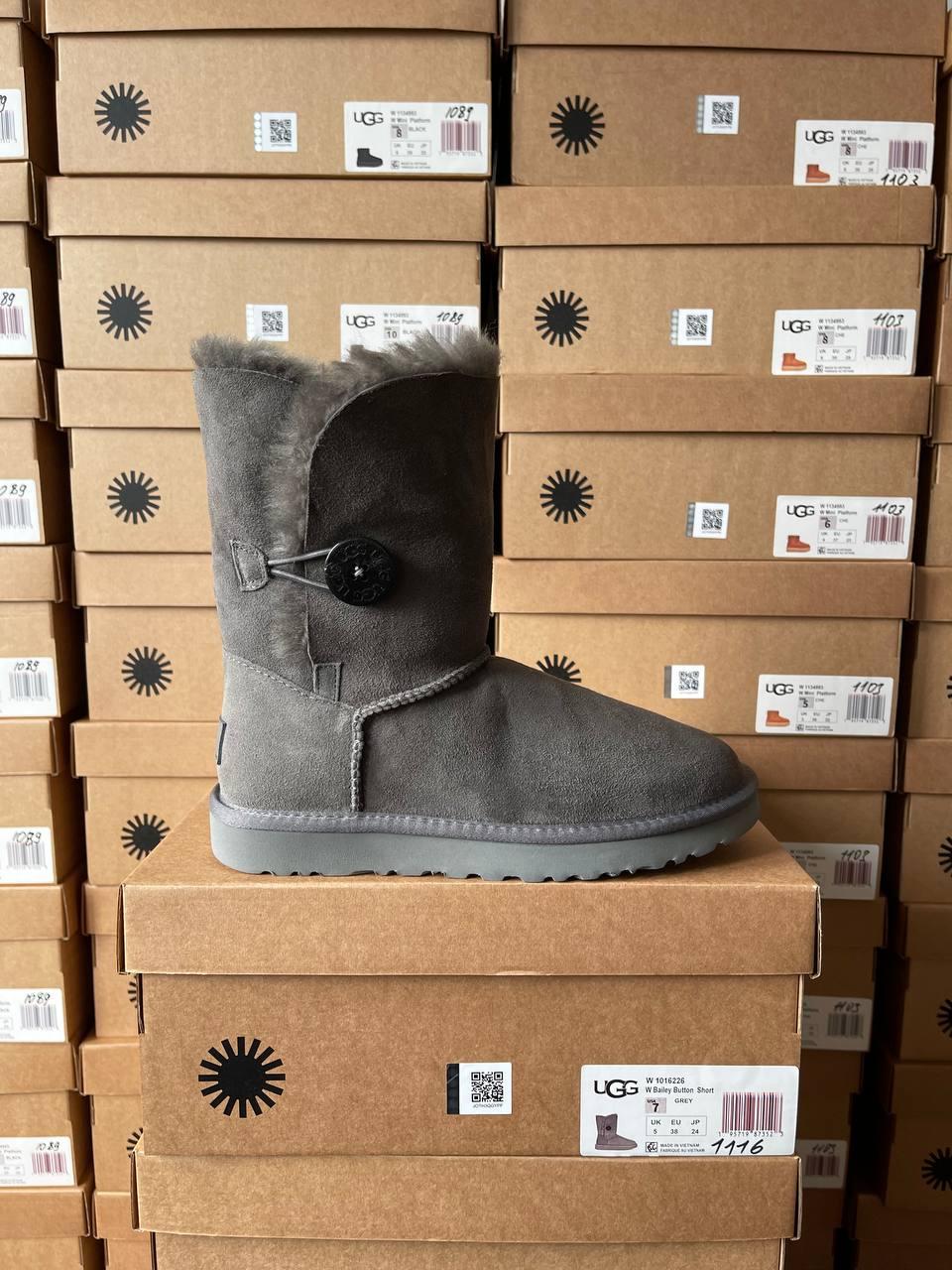 Ugg Short Bailey Button Grey