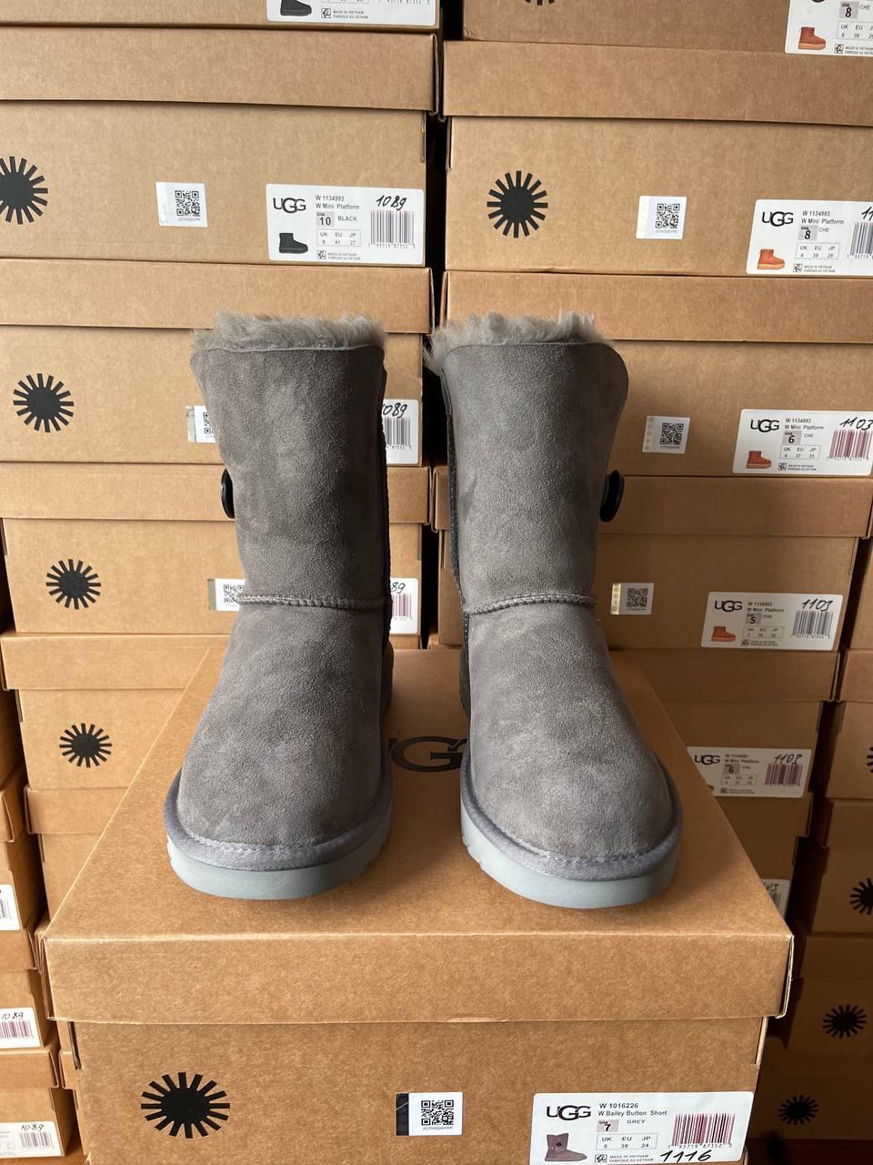 Ugg Short Bailey Button Grey