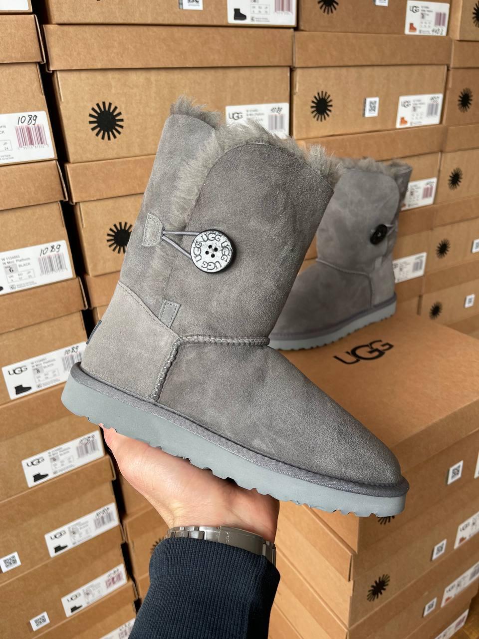 Ugg Short Bailey Button Grey