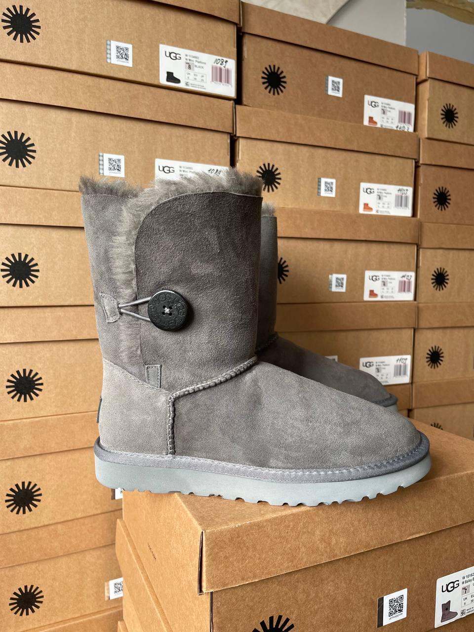 Ugg Short Bailey Button Grey