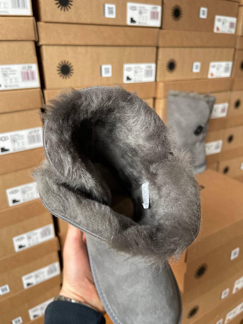 Ugg Short Bailey Button Grey