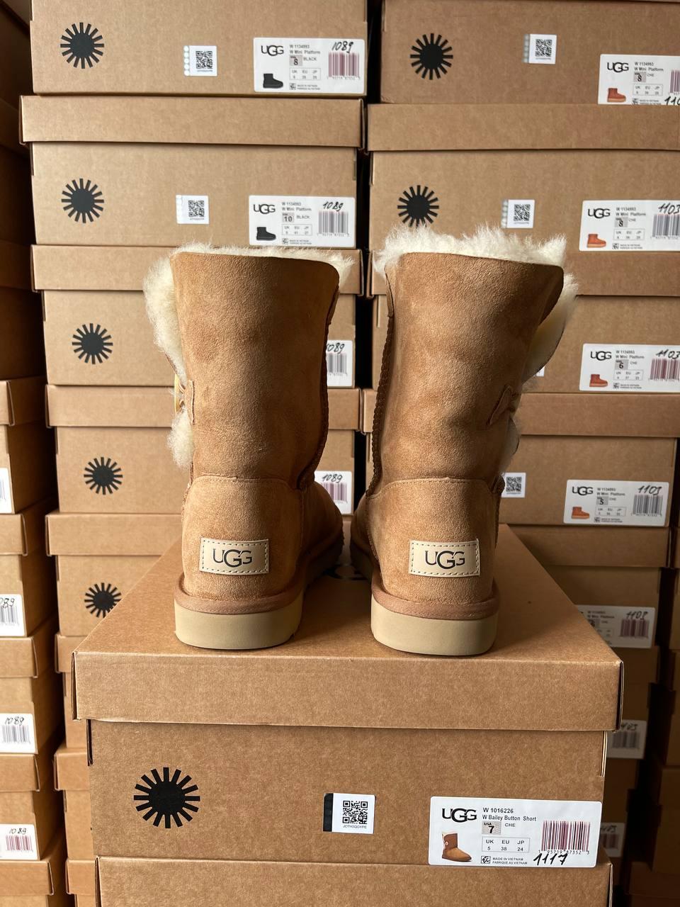Ugg Short Bailey Button Chestnut