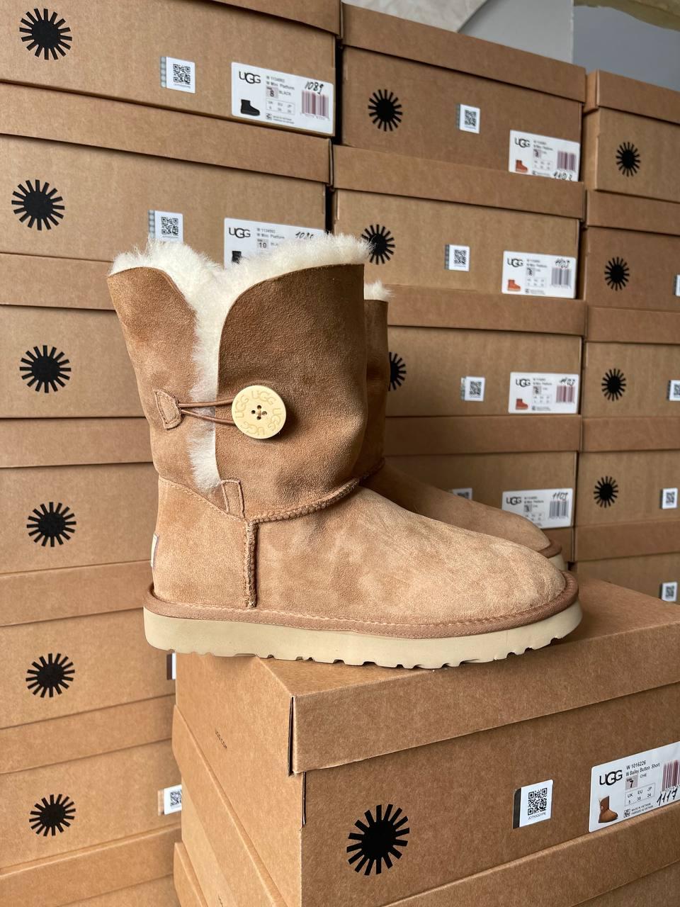 Ugg Short Bailey Button Chestnut