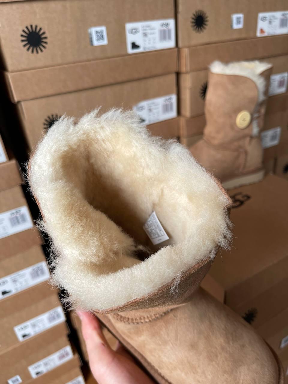 Ugg Short Bailey Button Chestnut
