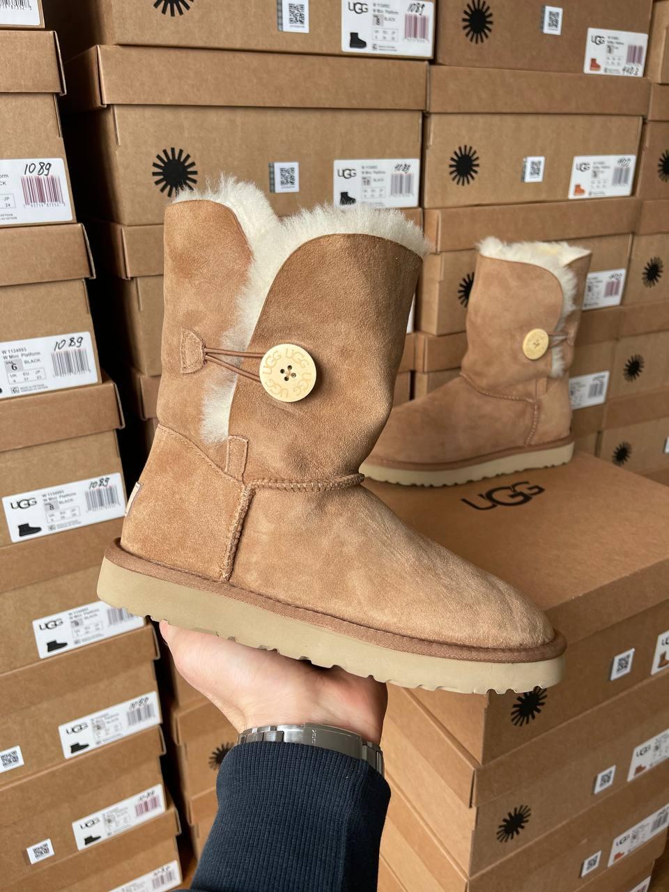 Ugg Short Bailey Button Chestnut