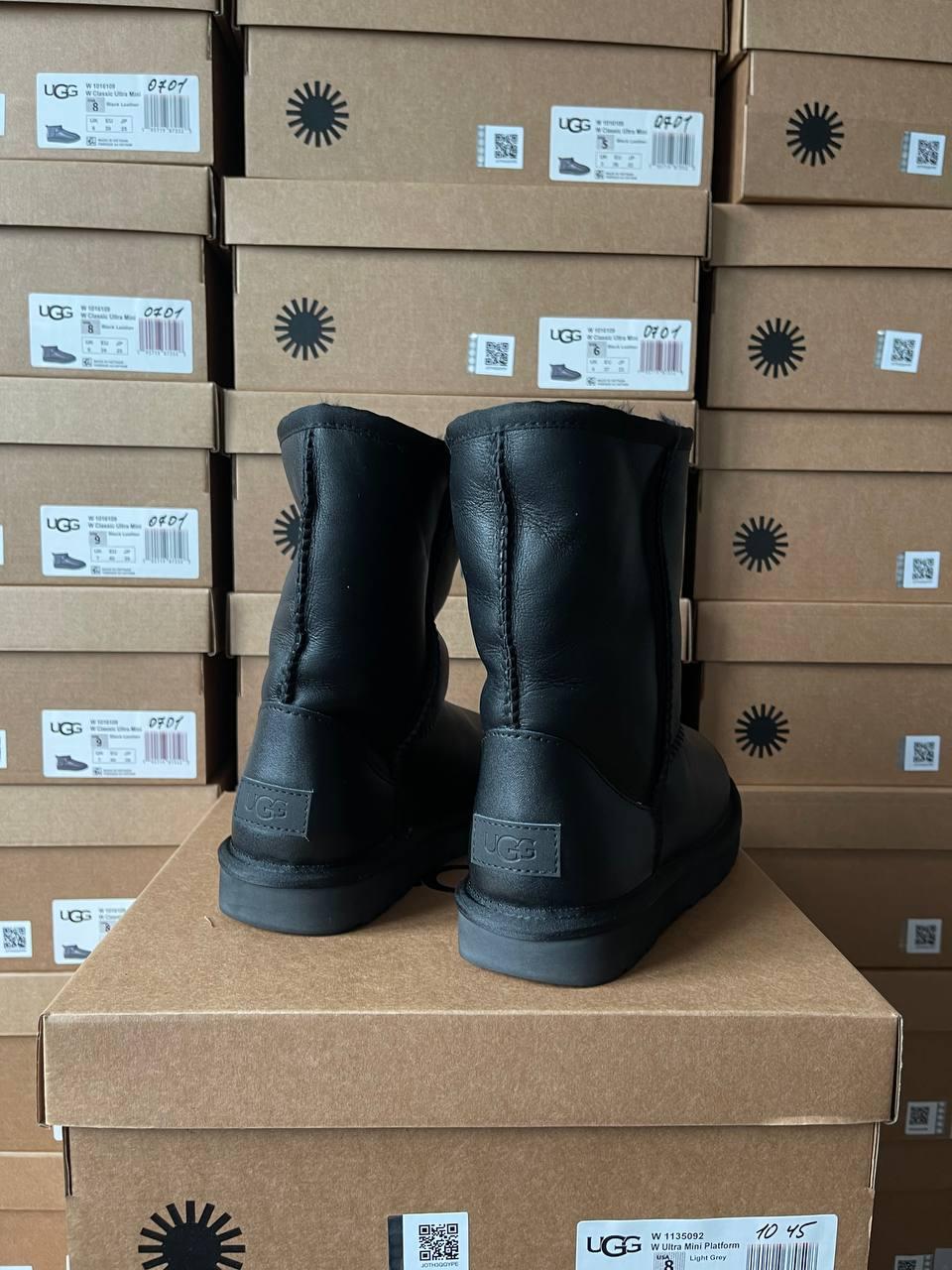 Ugg Classic Short II Black Leather