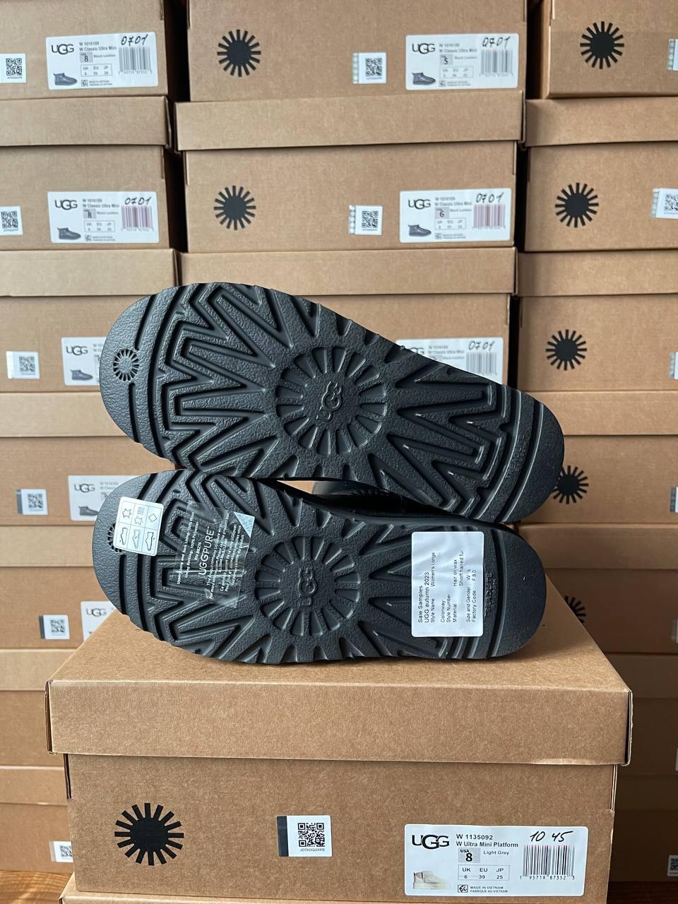 Ugg Classic Short II Black Leather