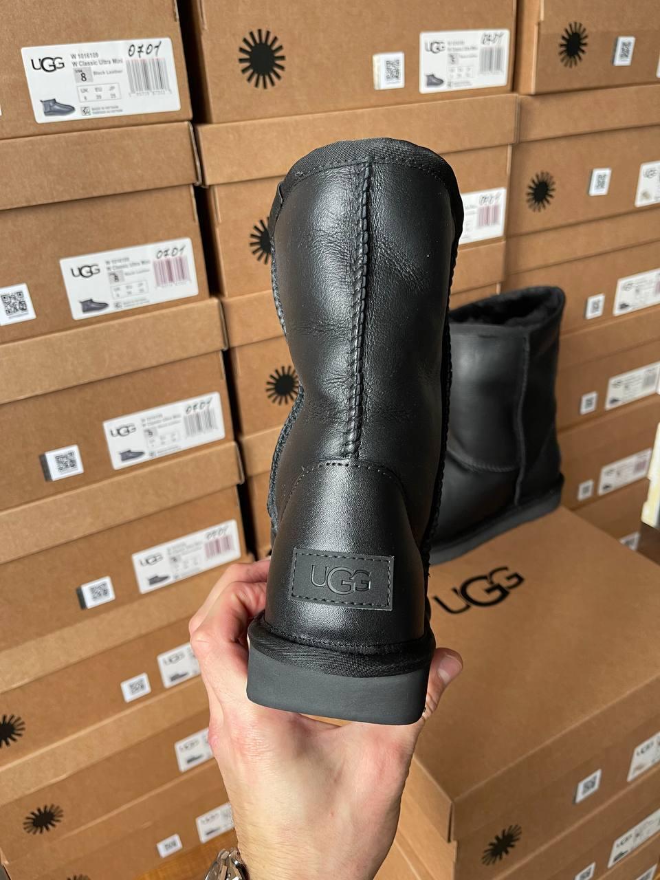 Ugg Classic Short II Black Leather