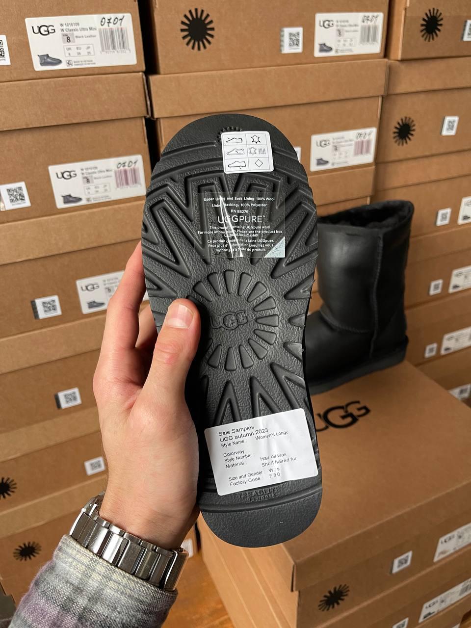Ugg Classic Short II Black Leather