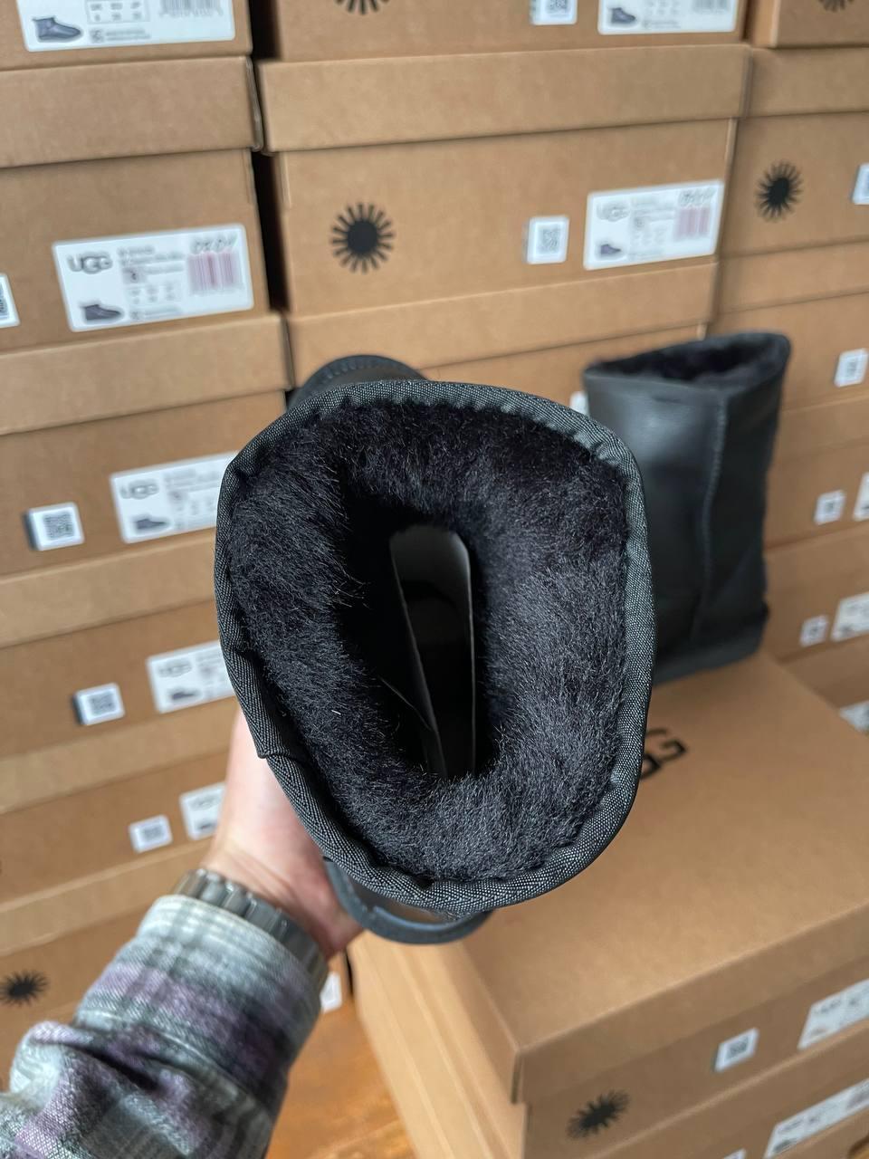 Ugg Classic Short II Black Leather